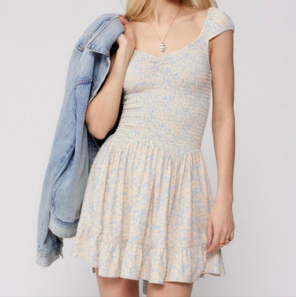 Urban Outfitters Georgina Smocked Floral Mini Dress Blue XS - Picture 8 of 13